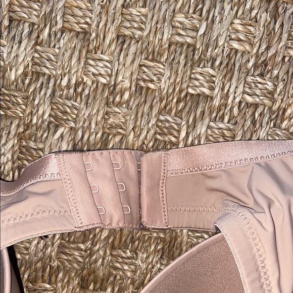 Natori Tan Everyday Bra with Seamless Design 38D - Picture 4 of 10